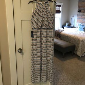 NWT! Beautiful Limited maxi dress!